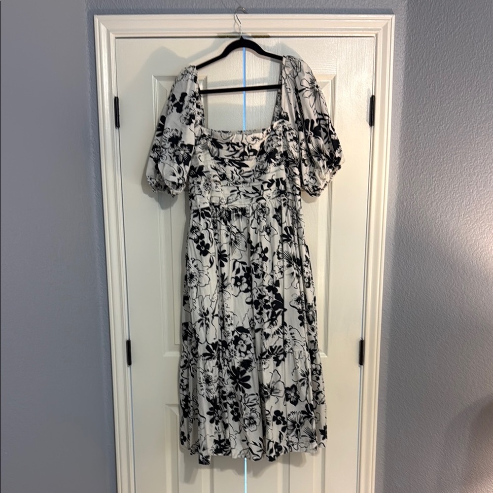 Abercrombie & Fitch Black and White Midi Sundress with Puff Sleeves